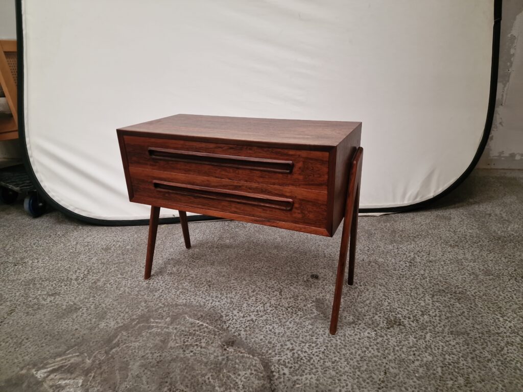 Sengebord/entrékommode på smukke skrå ben, palisander, A.P. Svenstrup