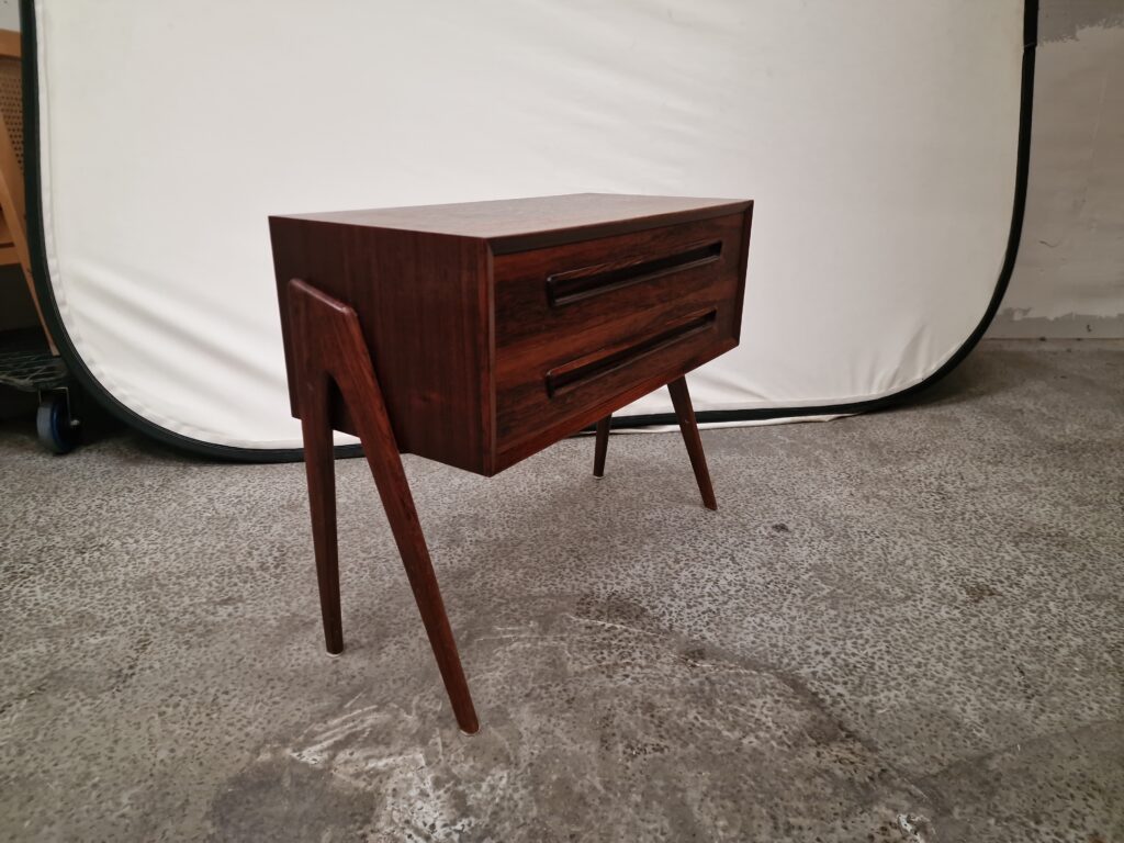 Sengebord/entrékommode på smukke skrå ben, palisander, A.P. Svenstrup
