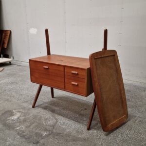 Sminkebord uden spejl, Ølholm Møbelfabrik - Image 1