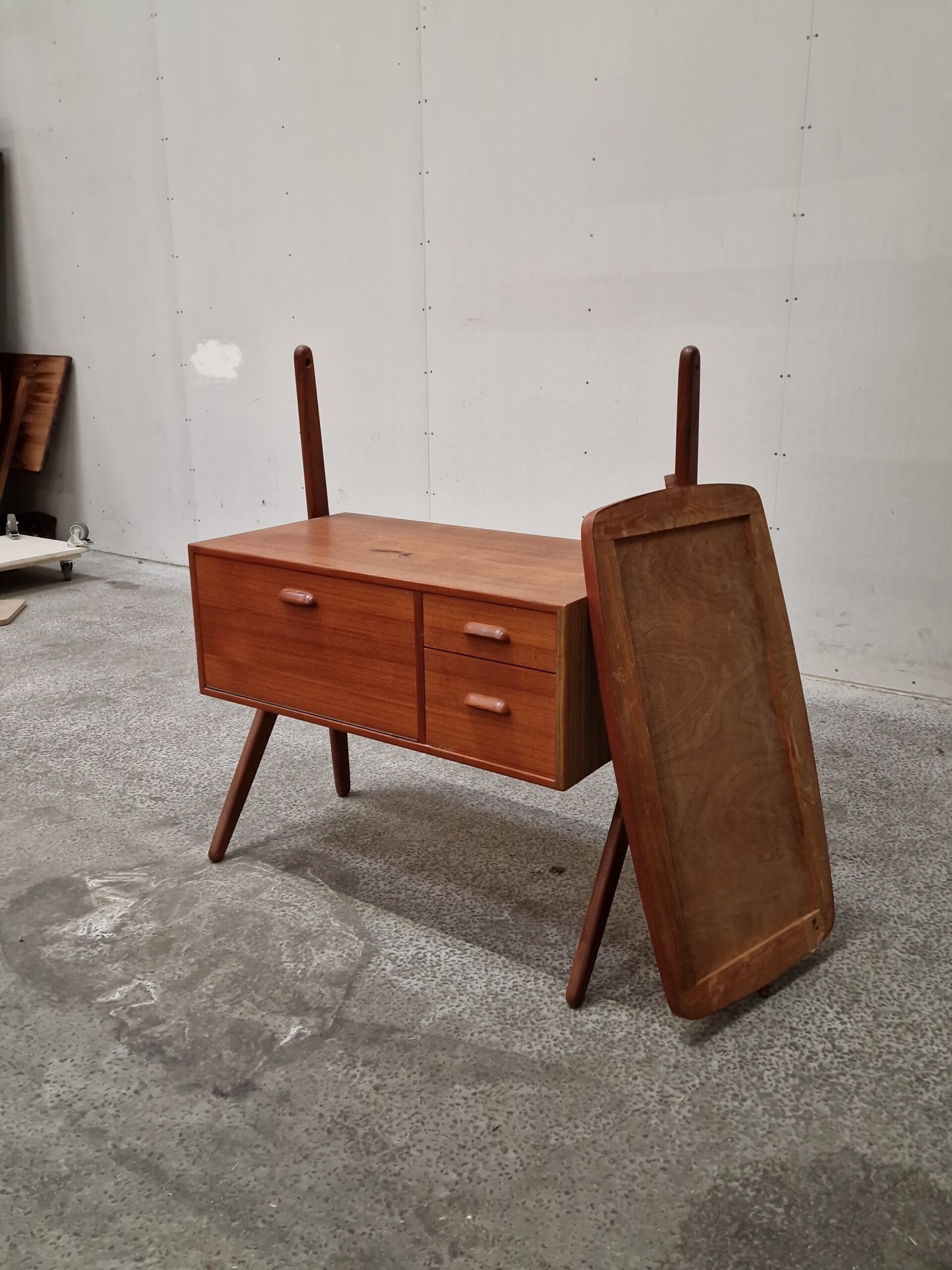 Sminkebord uden spejl, Ølholm Møbelfabrik - Image 1