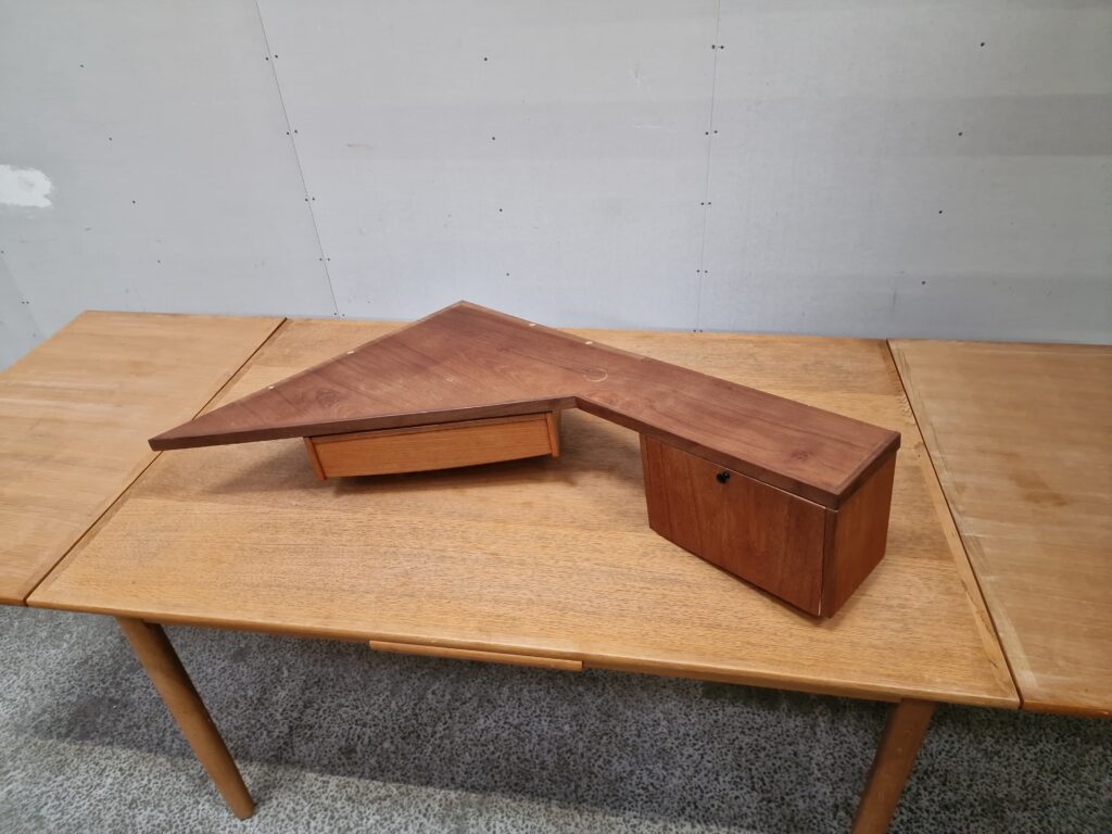 Hjørne-sminkebord, teak