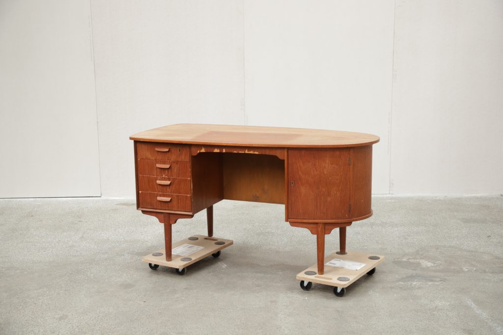 Nyreformet skrivebord, teak