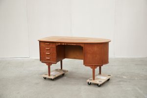 Nyreformet skrivebord, teak