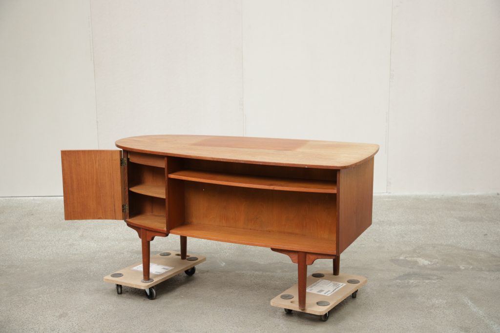 Nyreformet skrivebord, teak