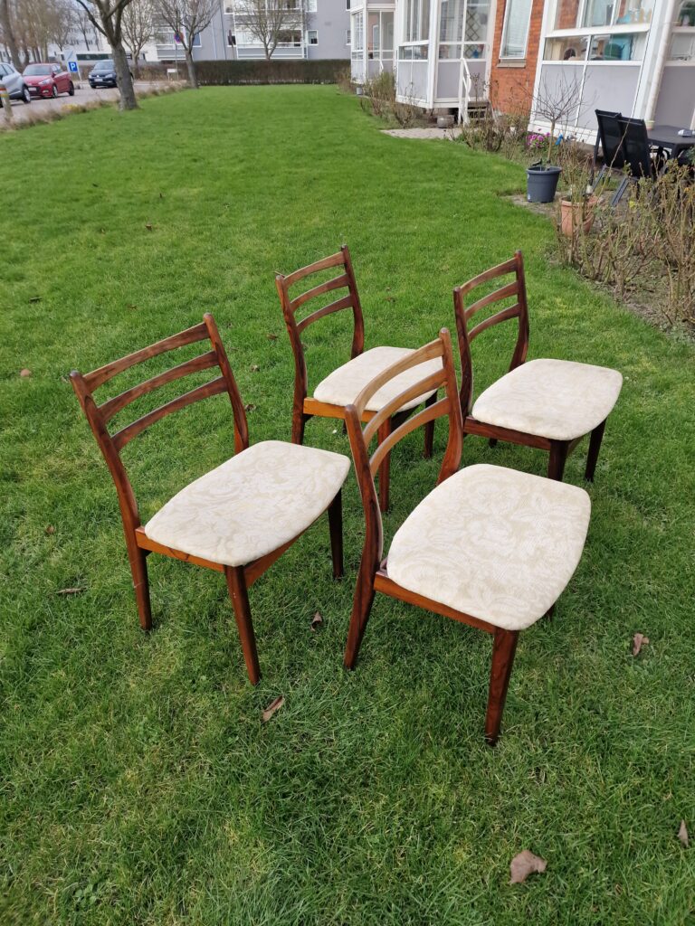 Fire spisestole i massiv palisander