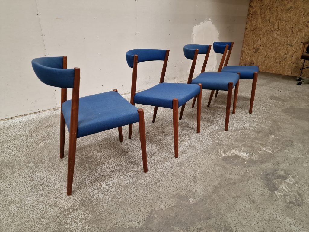 Fire spisestole af massiv palisander med blå polstring