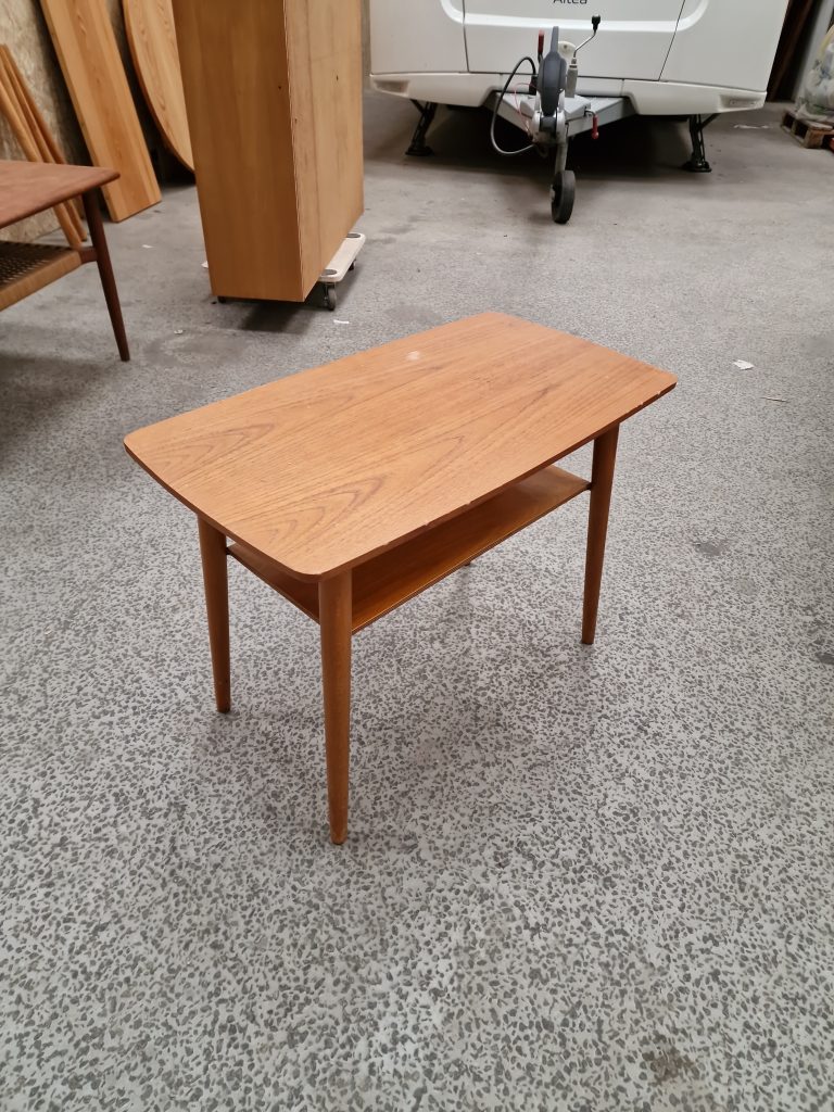Sidebord/sofabord med hylde, teak