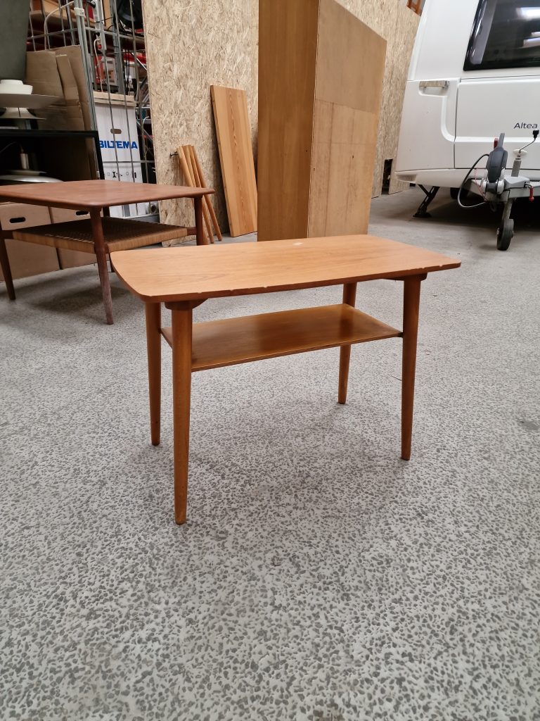 Sidebord/sofabord med hylde, teak