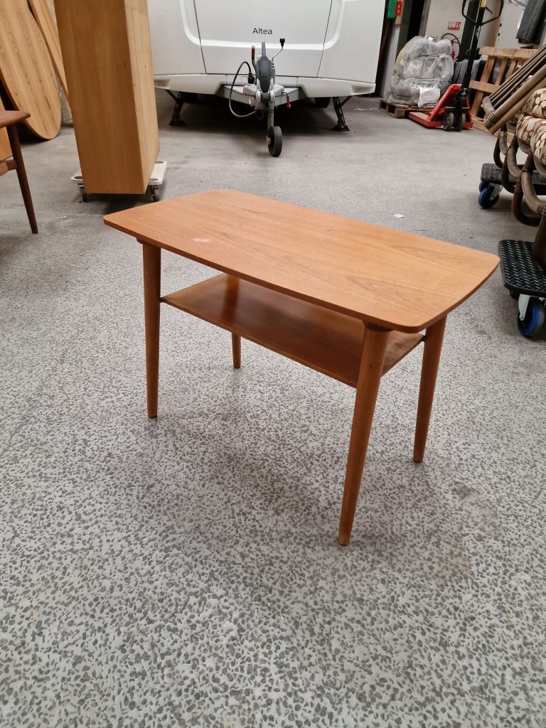 Sidebord/sofabord med hylde, teak