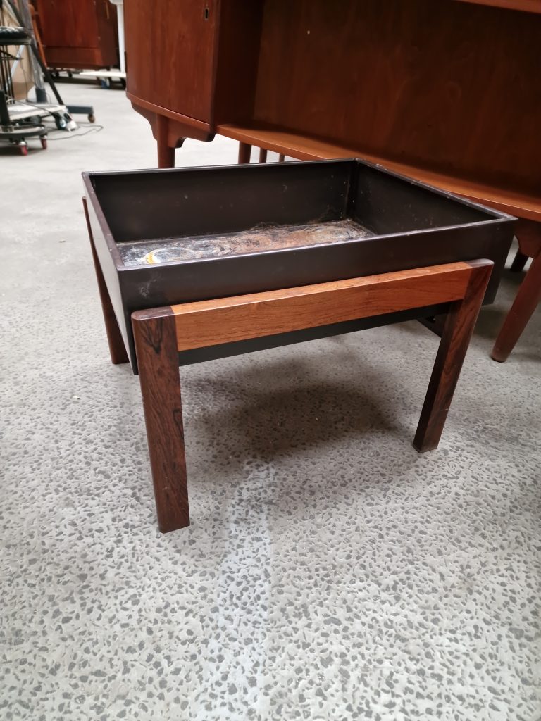 Plantekasse på stel af palisander