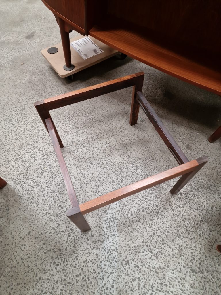 Plantekasse på stel af palisander