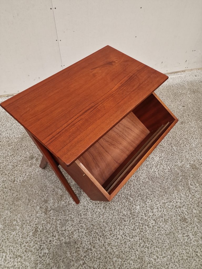 Natbord på skrå ben, teak