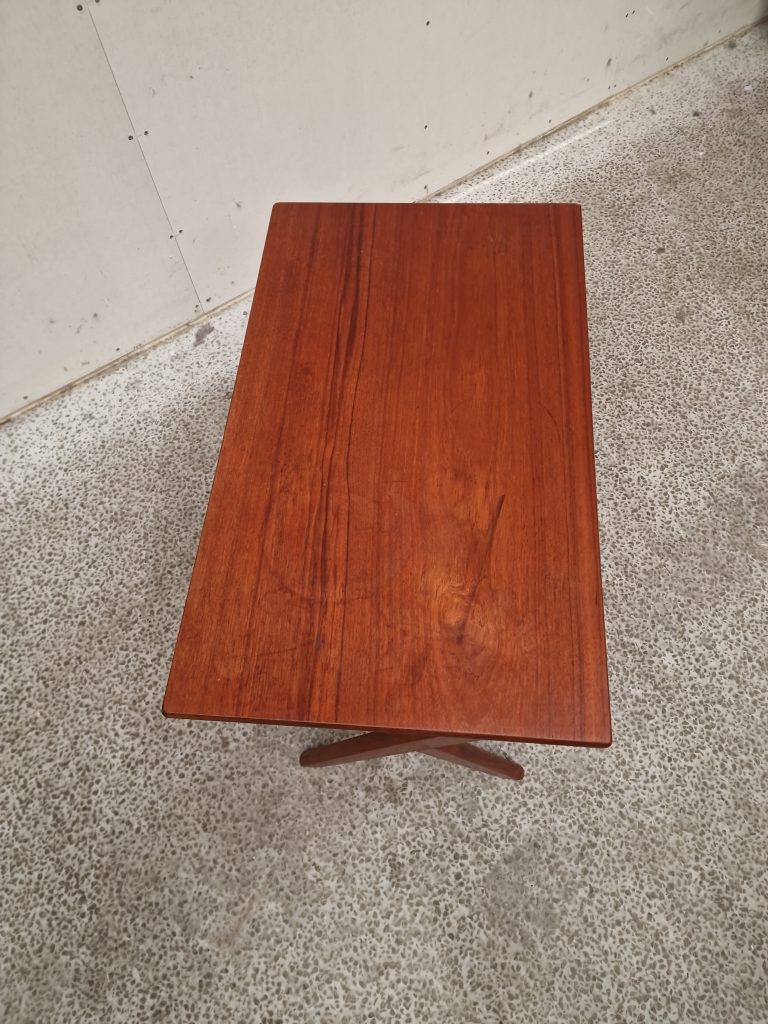 Natbord på skrå ben, teak