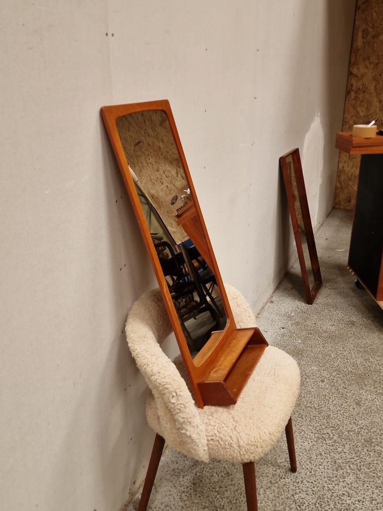 Spejl med hylde, teak