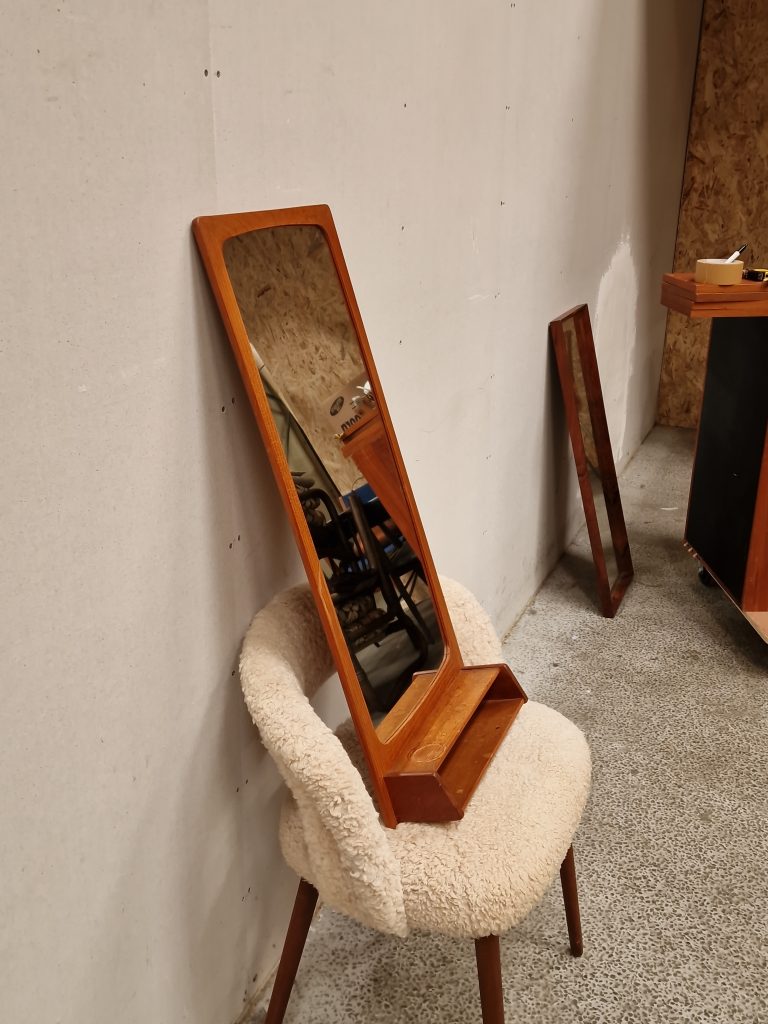 Spejl med hylde, teak