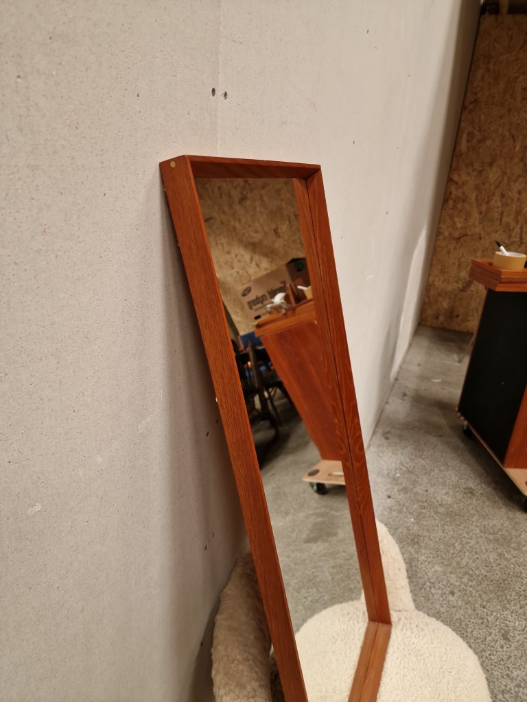 Spejl over entrekommode, teak