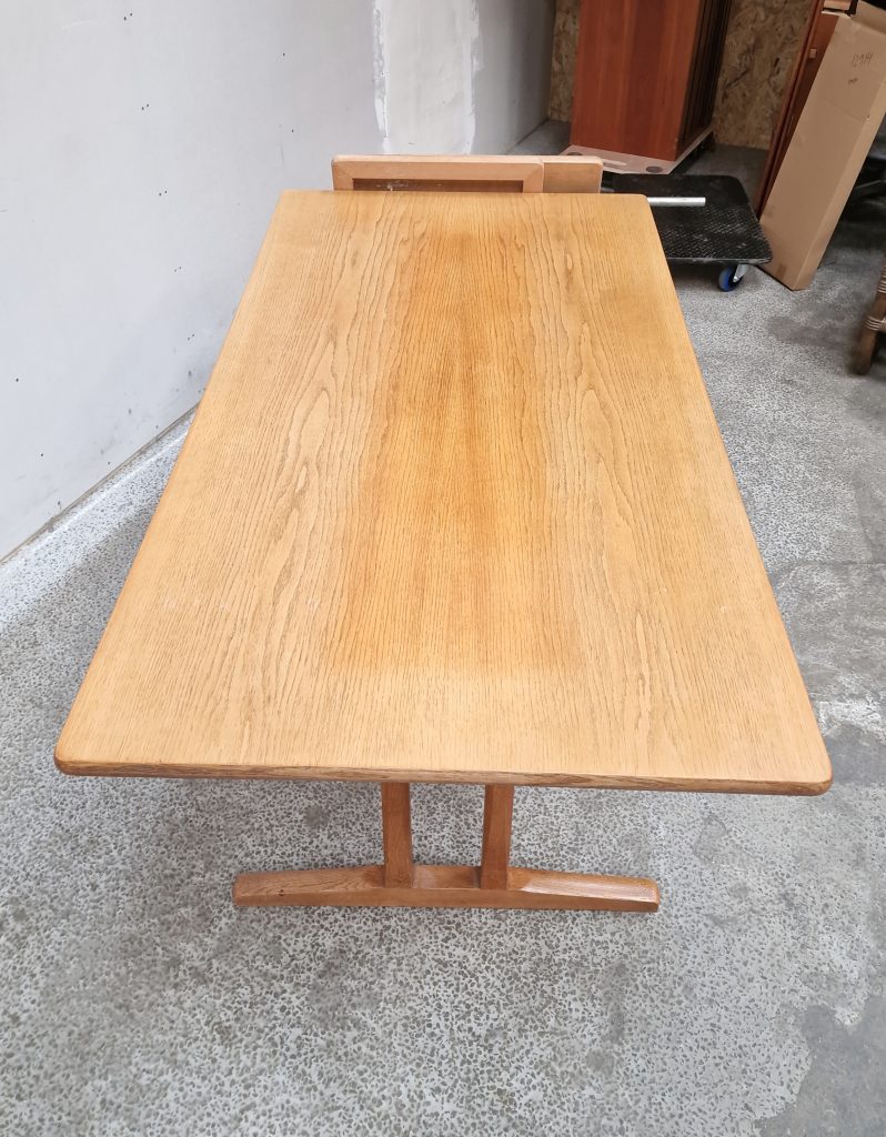 Børge Mogensen, Spisebord med shakerstel og tillægsplader, model C18, egetræ