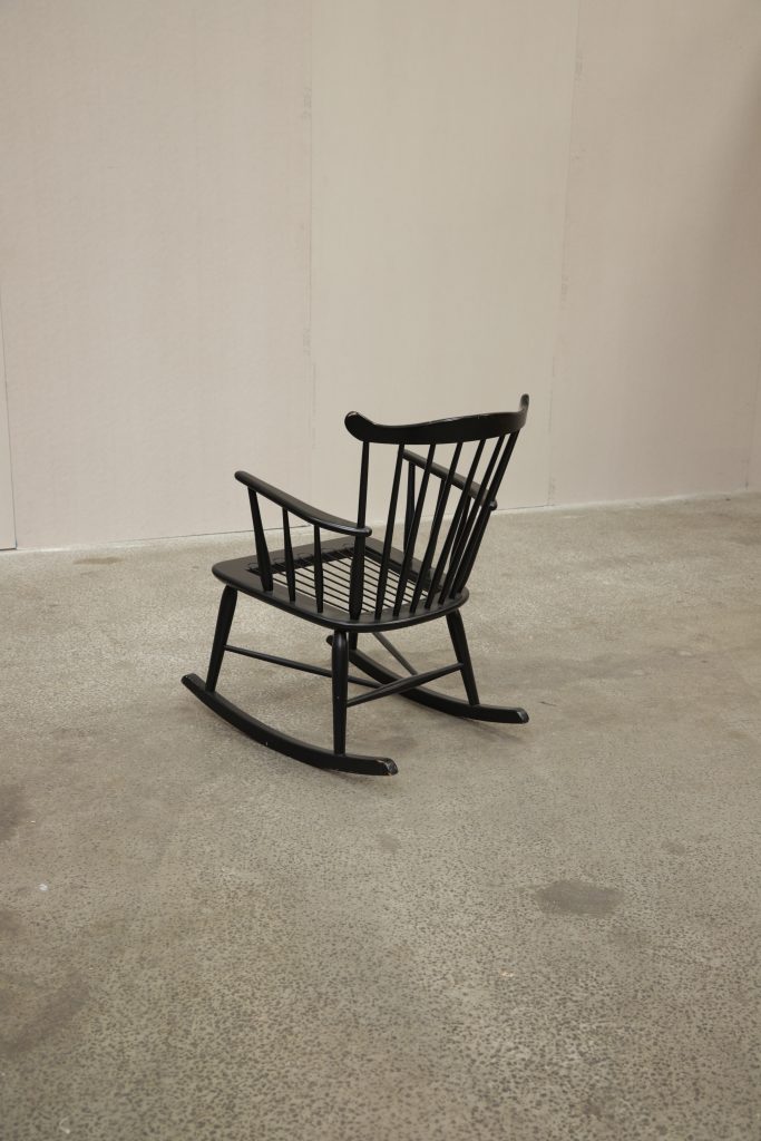 Gyngestol af Th. Harlev for Farstrup Møbelfabrik, model 181