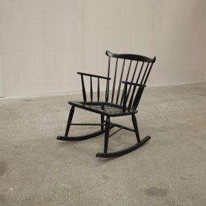Gyngestol af Th. Harlev for Farstrup Møbelfabrik, model 181