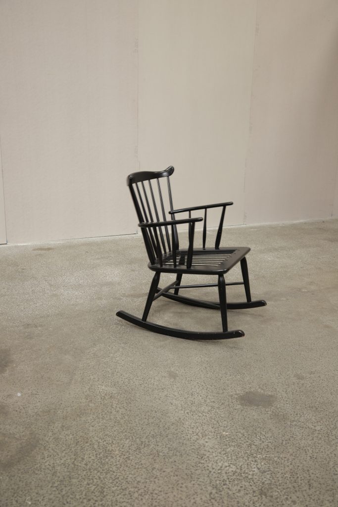 Gyngestol af Th. Harlev for Farstrup Møbelfabrik, model 181