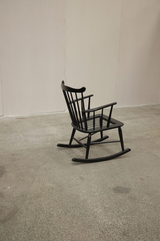 Gyngestol af Th. Harlev for Farstrup Møbelfabrik, model 181