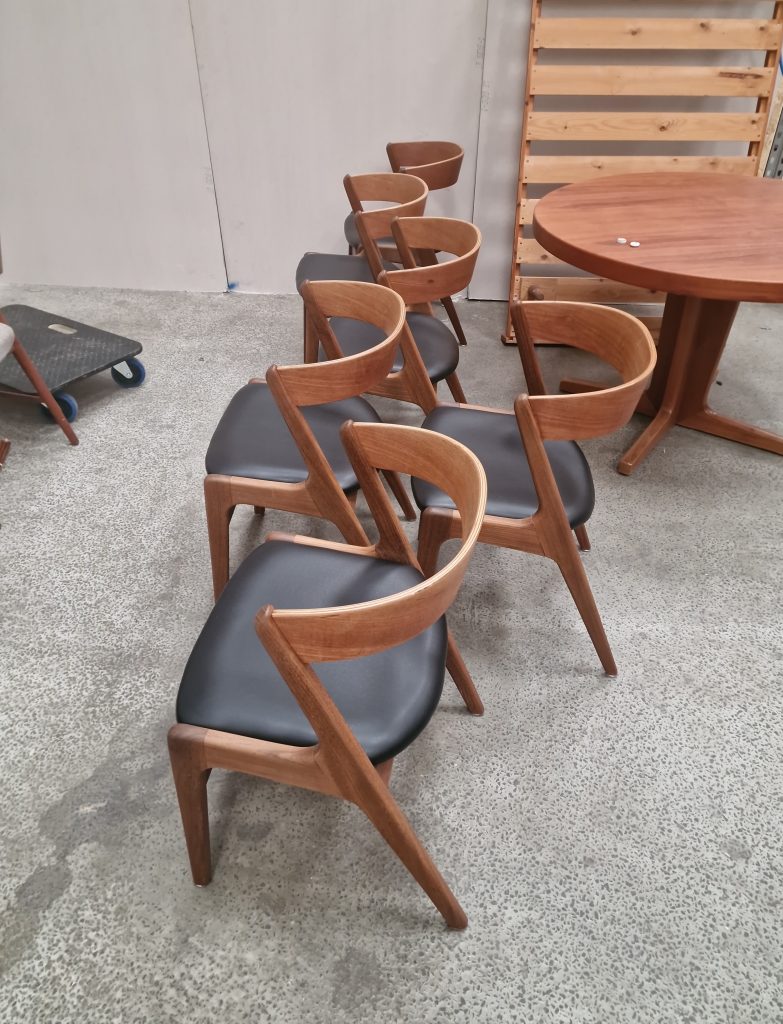 Seks spisestole i teak med buet rygstykke, Kai Kristiansen Firechair/T21, Korup stolefabrik