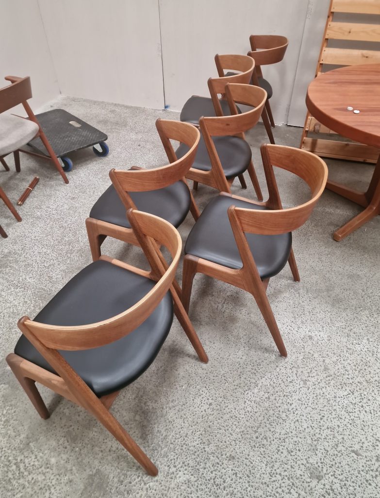 Seks spisestole i teak med buet rygstykke, Kai Kristiansen Firechair/T21, Korup stolefabrik
