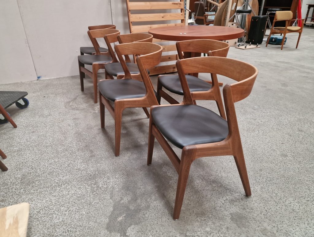 Seks spisestole i teak med buet rygstykke, Kai Kristiansen Firechair/T21, Korup stolefabrik