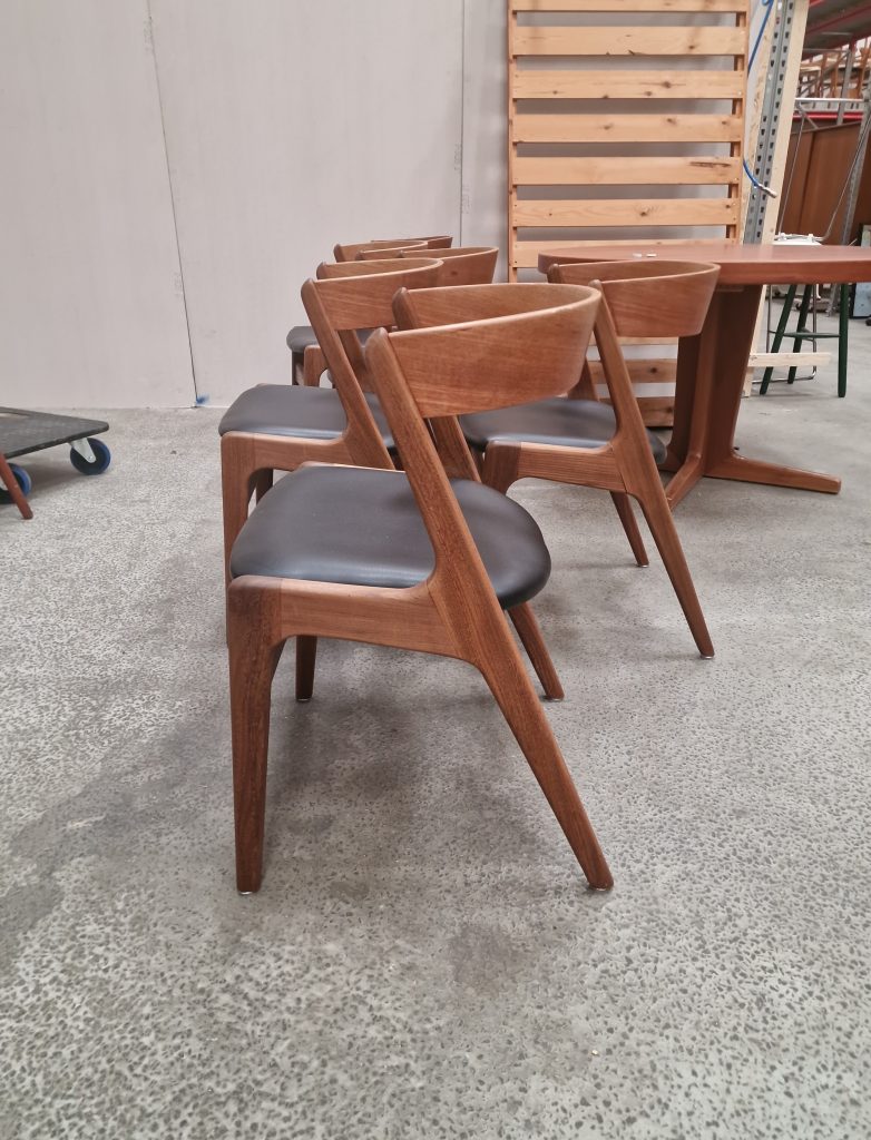 Seks spisestole i teak med buet rygstykke, Kai Kristiansen Firechair/T21, Korup stolefabrik