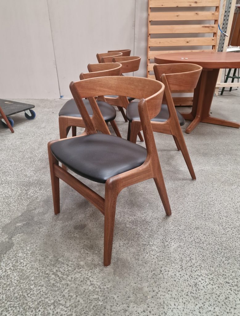 Seks spisestole i teak med buet rygstykke, Kai Kristiansen Firechair/T21, Korup stolefabrik