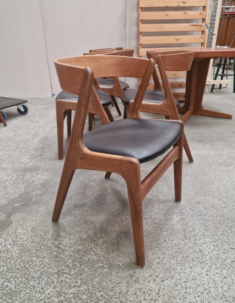 Seks spisestole i teak med buet rygstykke, Kai Kristiansen Firechair/T21, Korup stolefabrik