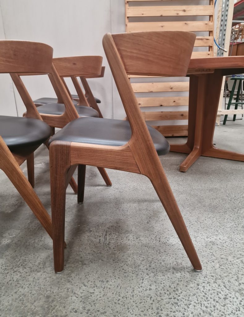Seks spisestole i teak med buet rygstykke, Kai Kristiansen Firechair/T21, Korup stolefabrik