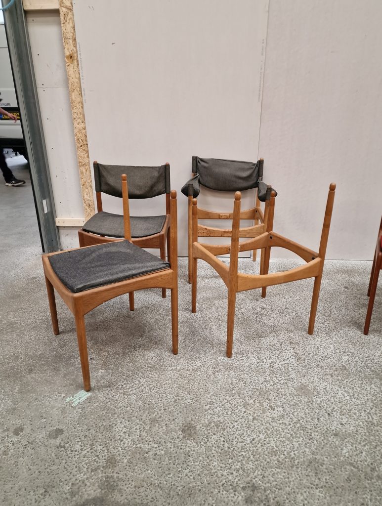 Fire spisestole, egetræ, Kristian Vedel model Modus