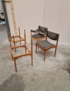 Fire spisestole, egetræ, Kristian Vedel model Modus