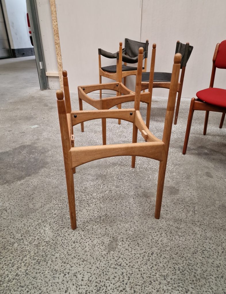 Fire spisestole, egetræ, Kristian Vedel model Modus