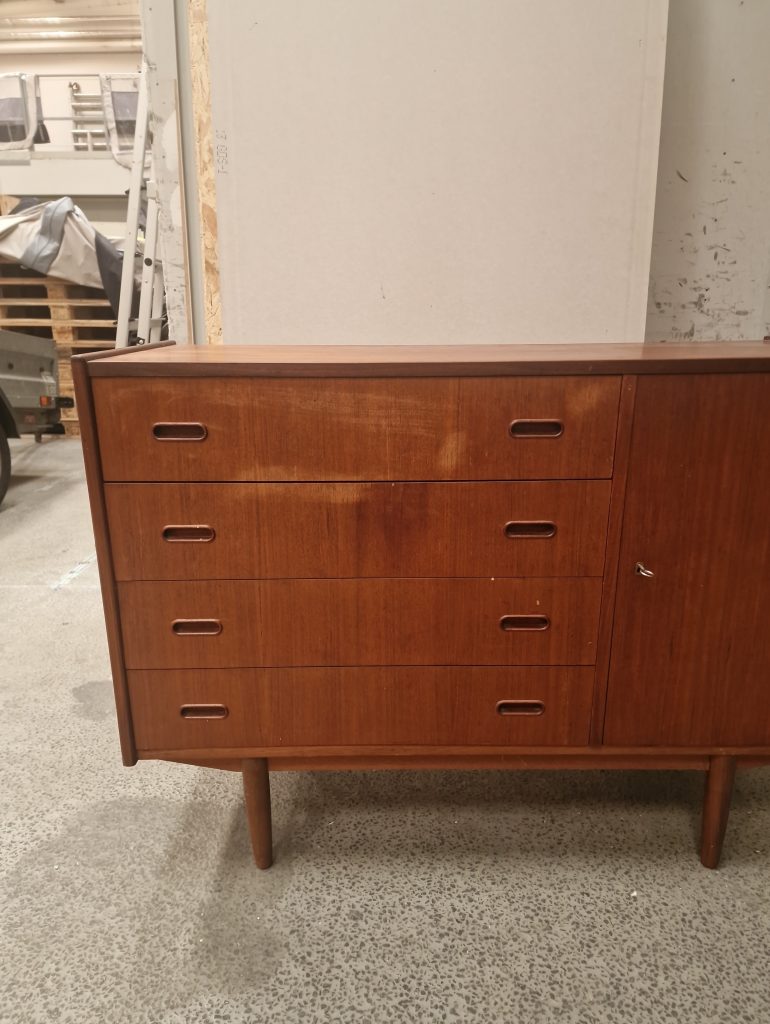 Skænk med skuffer og skab, teak