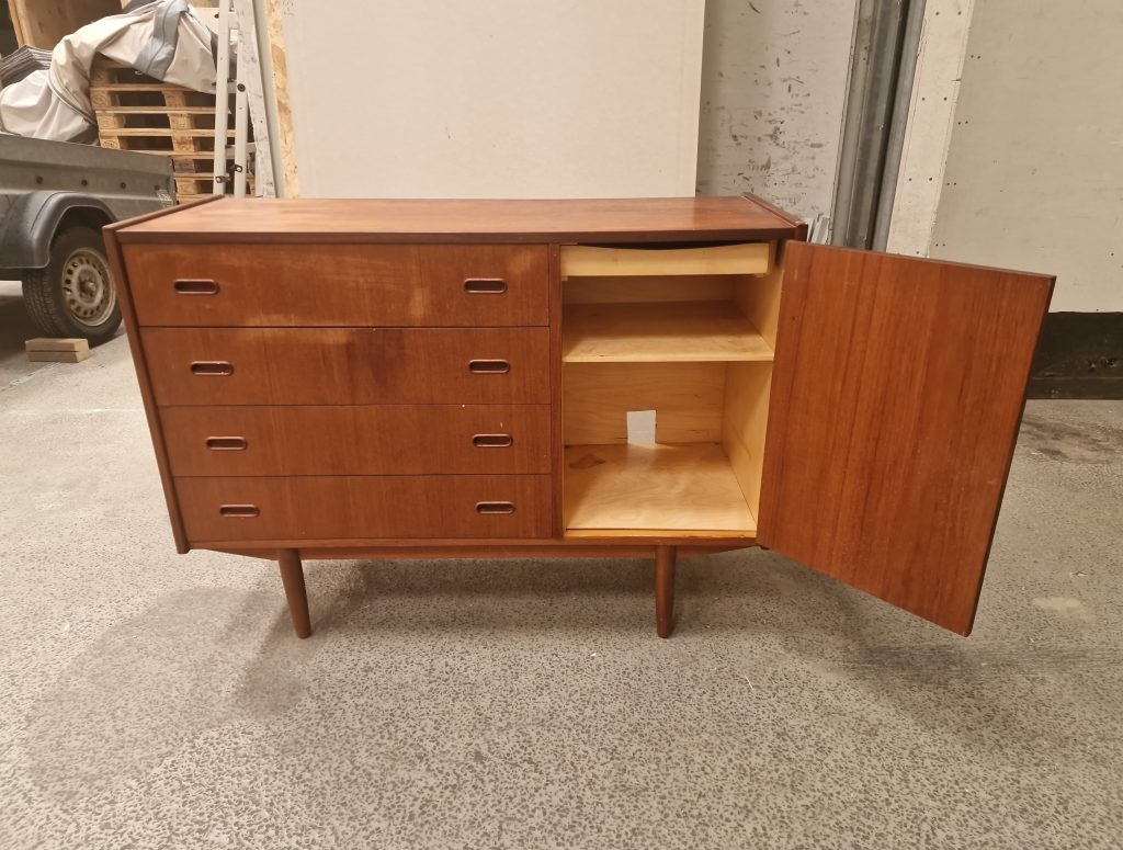 Skænk med skuffer og skab, teak