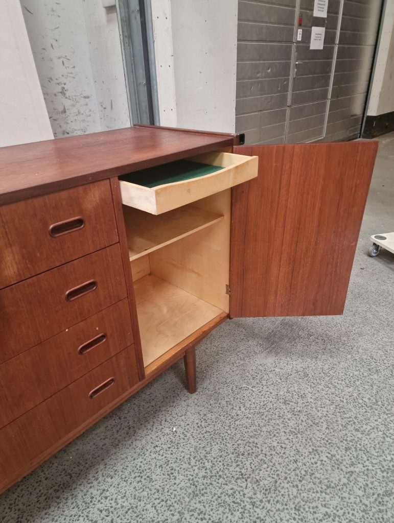 Skænk med skuffer og skab, teak