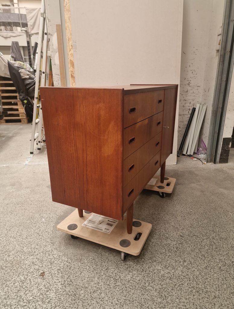 Skænk med skuffer og skab, teak