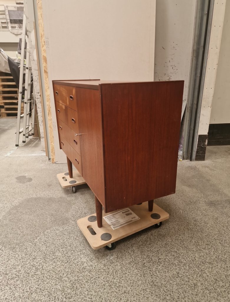 Skænk med skuffer og skab, teak