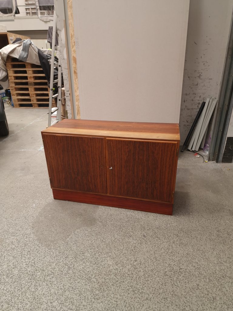 Skænk, palisander, Hundevad