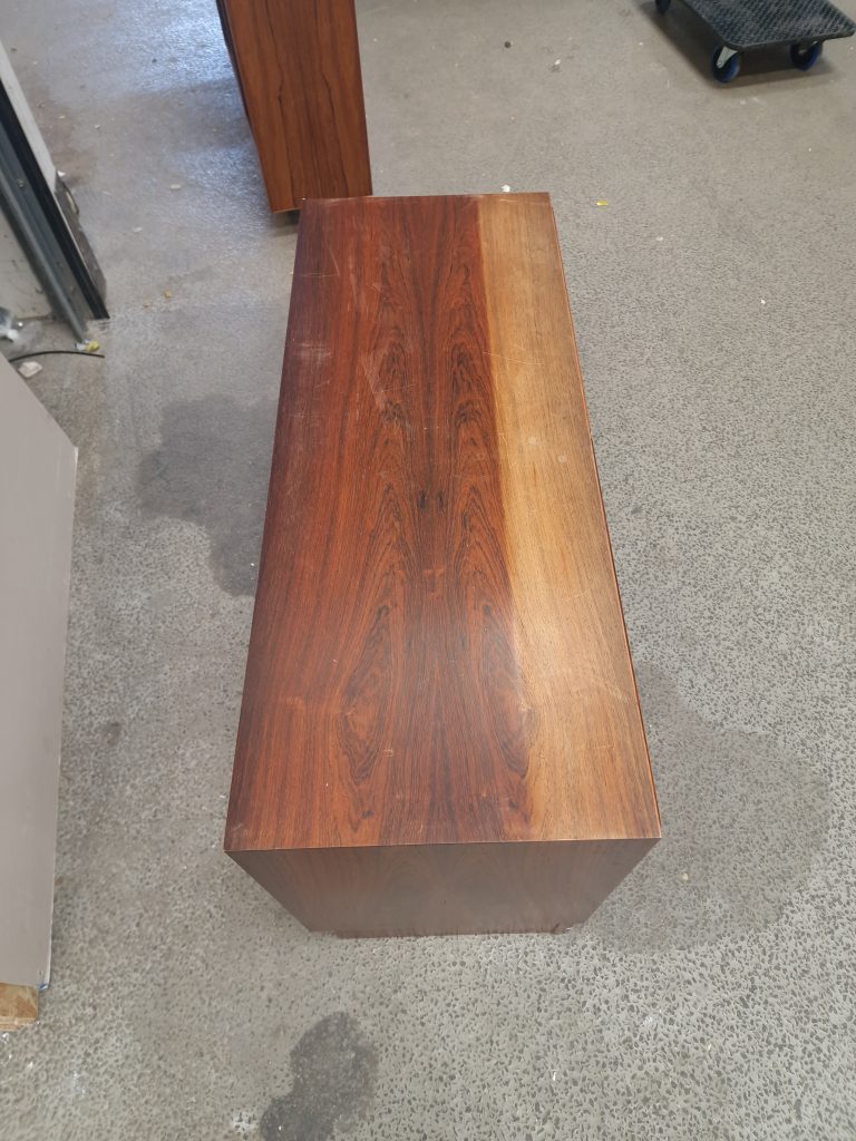 Skænk, palisander, Hundevad