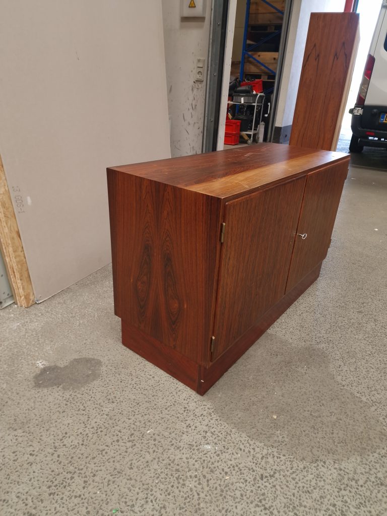 Skænk, palisander, Hundevad