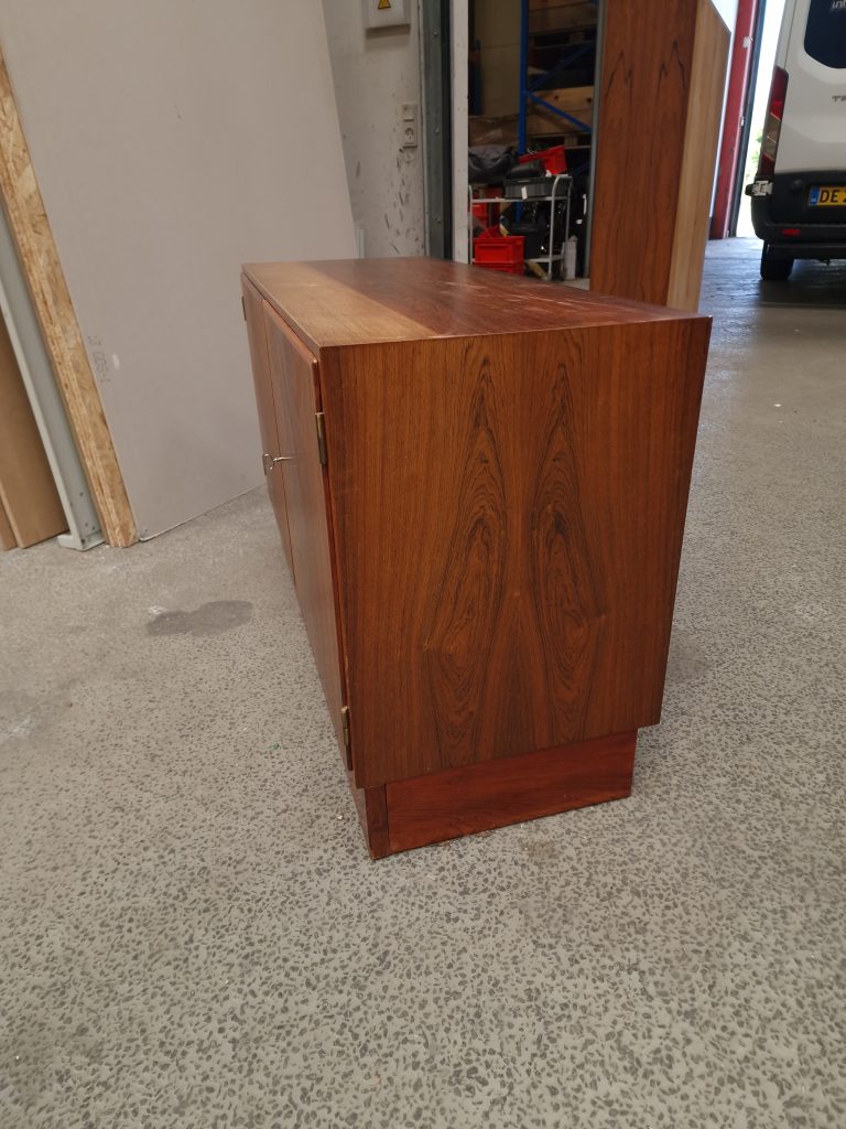 Skænk, palisander, Hundevad