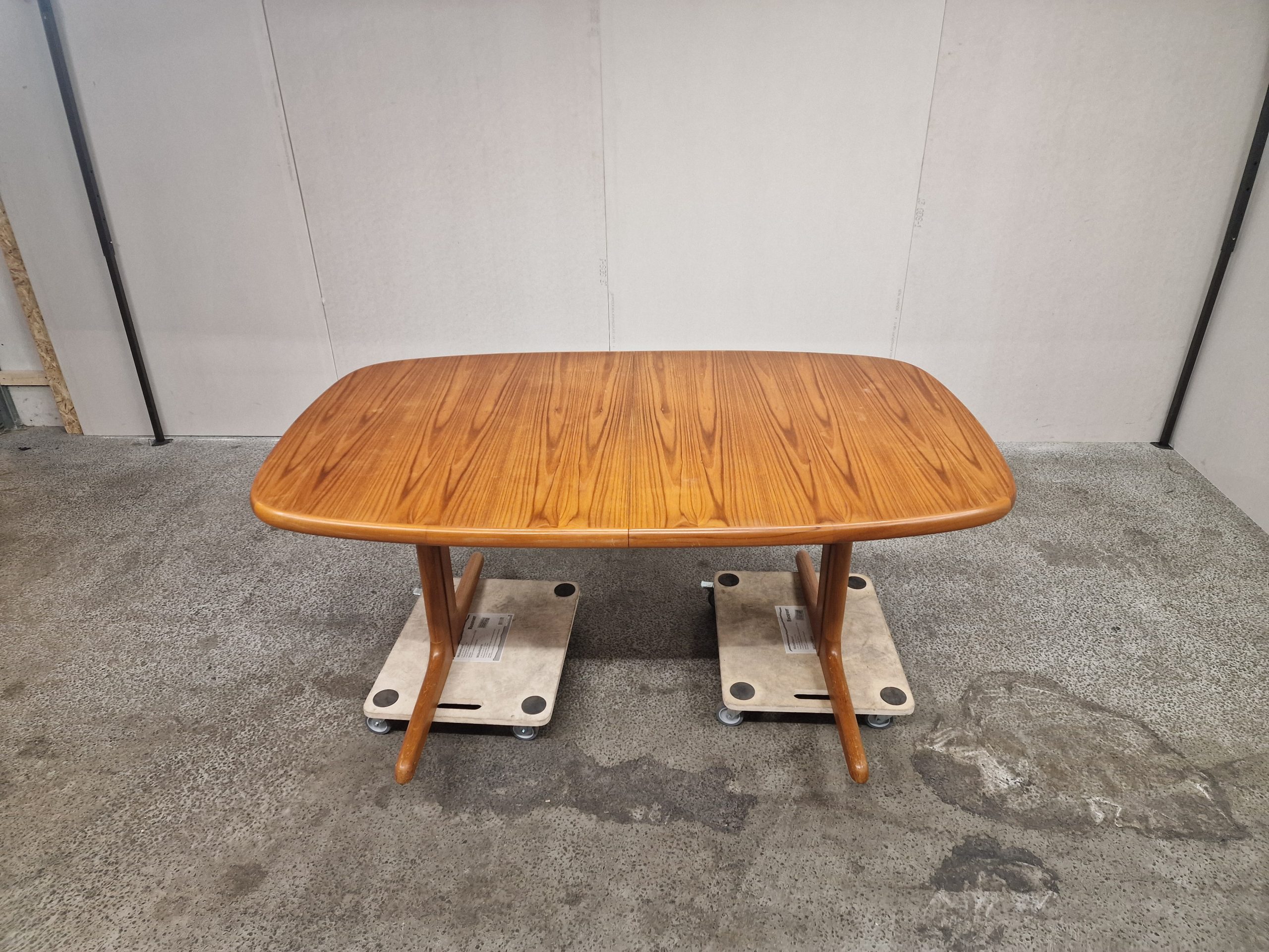 Spisebord på stel med tillægsplader, teak, ovalt, Skovby