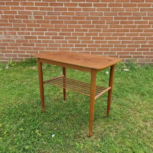 Sofabord med pindehylde, teak