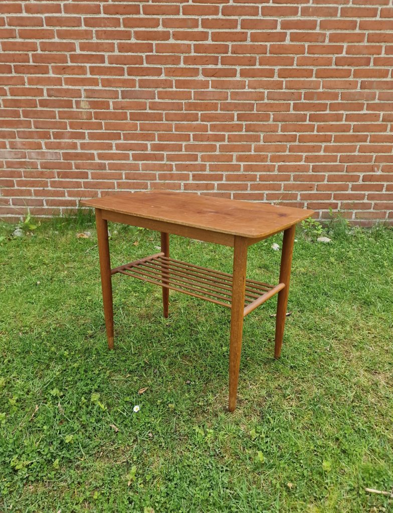 Sofabord med pindehylde, teak