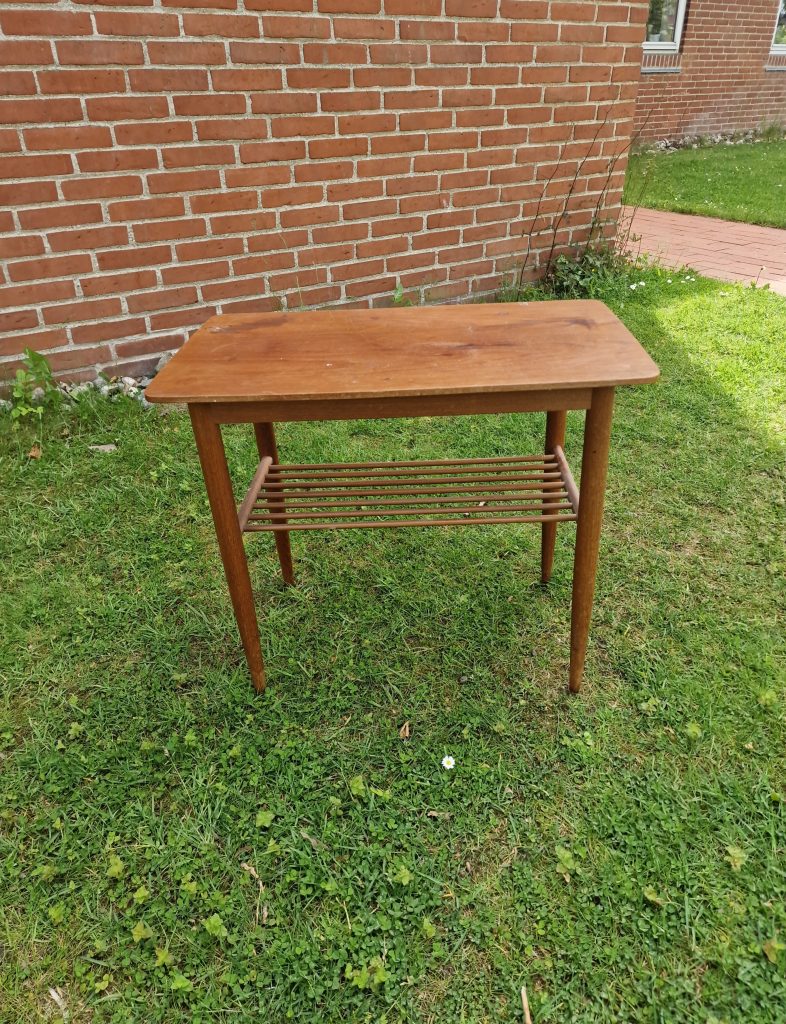Sofabord med pindehylde, teak