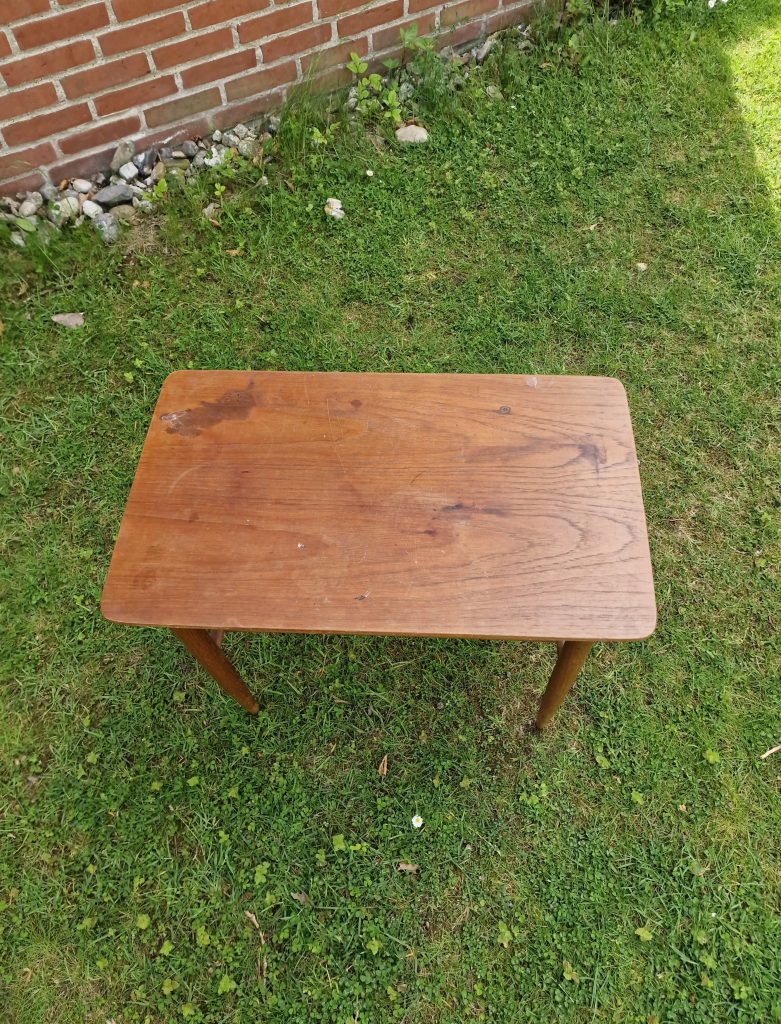 Sofabord med pindehylde, teak