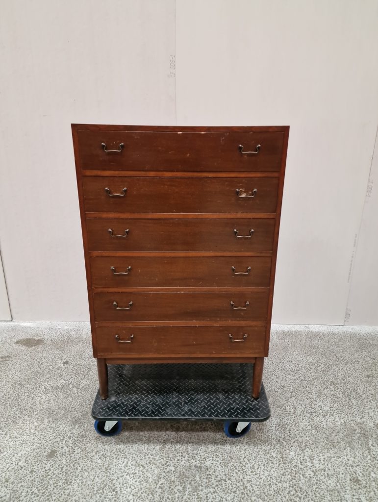 Kommode, seks skuffer, på stel, egetræ